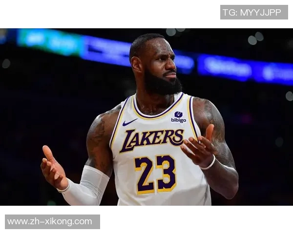 詹姆斯称赞库里无球威胁力认为他是历史最佳持球无球兼备球员